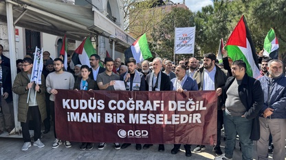 İsrail'in saldırıları ve Mescid-i Aksa'nın ibadete kapatılması İzmir'de protesto edildi