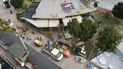 Fethiye sahil bandında imara aykırı eklentiler yıkılıyor