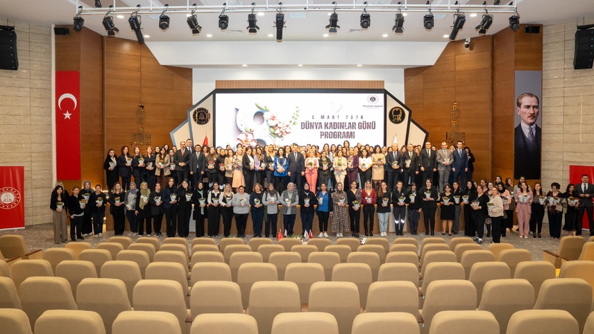 İzmir Adliyesi'nde Dünya Kadınlar Günü kutlandı