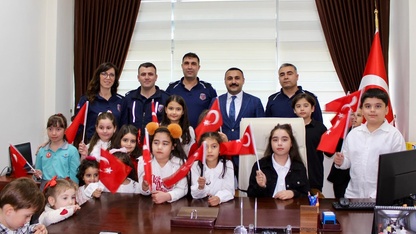 Ödemiş Adliyesi'nde makam koltukları çocuklara bırakıldı