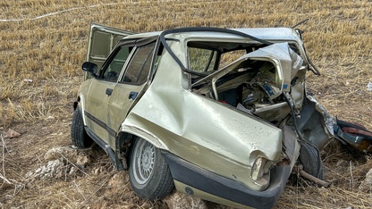 Uşak'ta minibüsle otomobilin çarpışması sonucu 1 kişi öldü, 3 kişi yaralandı