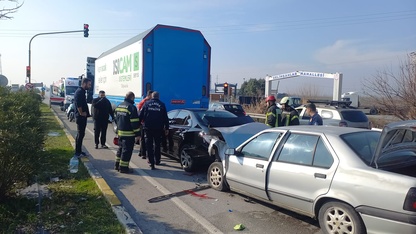 Manisa'da 3 aracın çarpıştığı kazada 4 kişi yaralandı 