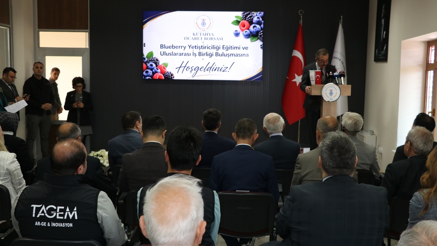 Hollandalı uzmanlar Kütahya'da üreticilere "yaban mersini yetiştiriciliği" eğitimi verdi