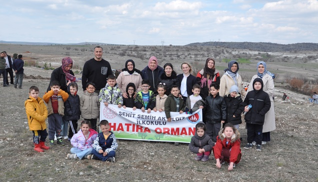 Kütahya'da öğrenciler 1000 fidanı toprakla buluşturdu