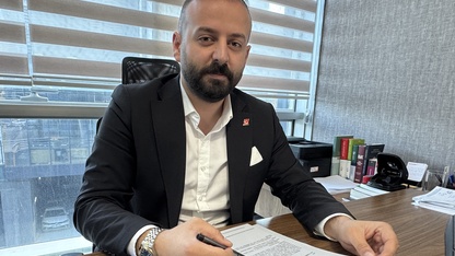 Başörtüsü nedeniyle hakarete uğradığını iddia eden akademisyen tazminat davası açtı