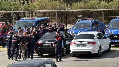 Muğla'da lastik botla yurt dışına kaçmaya çalışan 8'i FETÖ üyesi 9 şüpheli yakalandı
