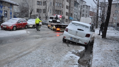 Kütahya’da çukura düşen araç çekici yardımıyla kurtarıldı