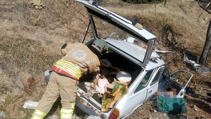 Manisa'da devrilen otomobildeki karı koca öldü