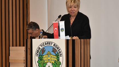 İzmir Ticaret Borsasının "Toprağın Kadın Yüzü" temalı fotoğraf yarışmasında ödüller verildi