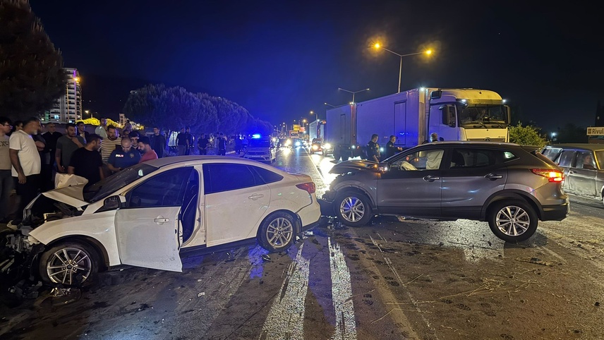 Aydın'da iki otomobilin çarpıştığı kazada 2 kişi yaralandı