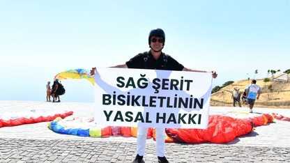 Belediye Başkanı Karaca, bisiklet farkındalığı için yamaç paraşütü yaptı