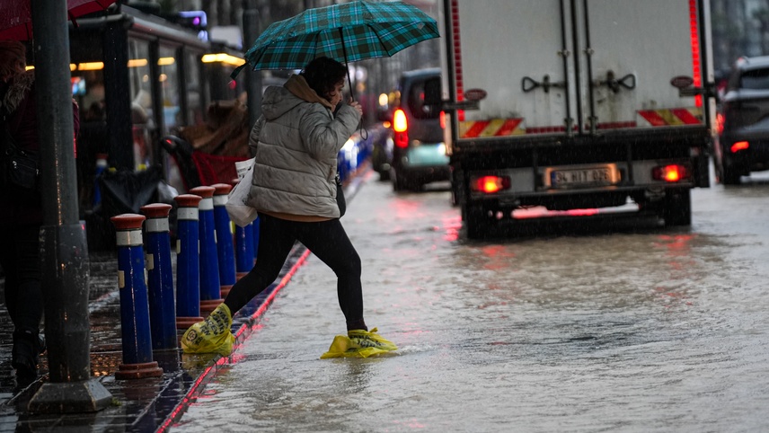 İzmir'de sağanak etkili oldu