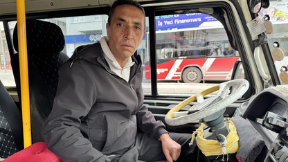 İzmir'de bir kadın dolmuşta doğum yaptı