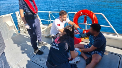 Fethiye açıklarında teknede yaralanan kişiye tıbbi tahliye