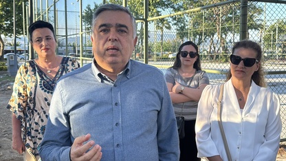 İzmir'de tenis kortu için ağaç kesilmesine tepki