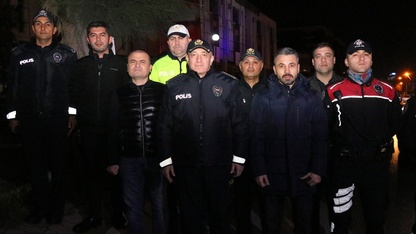 İzmir polisinden eş zamanlı "asayiş ve dar alan uygulaması" 