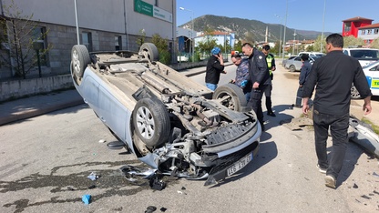 Kütahya'da devrilen otomobilin sürücüsü yaralandı