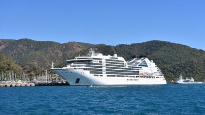 "Seabourn Encore" kruvaziyeri 570 yolcusuyla Marmaris'e geldi