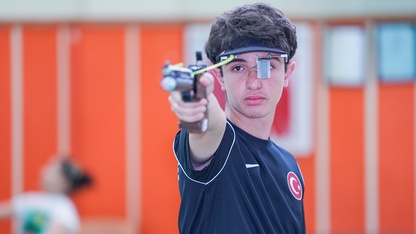 Avrupa Gençlik Olimpik Festivali'nden davet alan milli atıcı Ömer Tuna'nın gözü olimpiyatlarda
