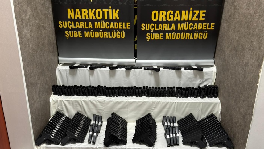 İzmir'de 149 ruhsatsız tabanca ele geçirildi