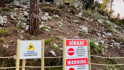 Marmaris’te 2 bin 500 yıllık kaya mezarı koruma altına alındı