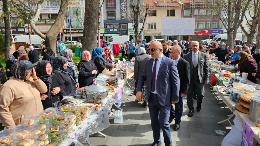 Afyonkarahisar’da hayır çarşısı kuruldu
