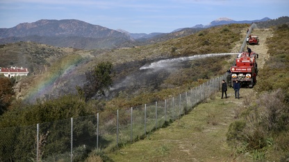 Fethiye'de makilik alanda çıkan yangın söndürüldü