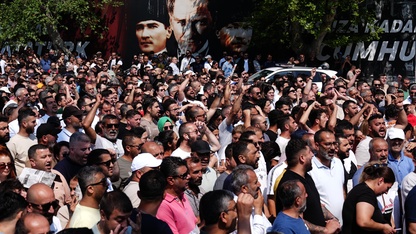 İzmir'de greve çıkan işçiler eylem yaptı