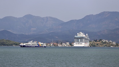 "Allura" isimli kruvaziyer Fethiye Körfezi'ne demirledi
