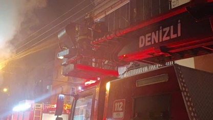 Denizli'de bir apartmanda çıkan yangında mahsur kalan 4 kişi kurtarıldı