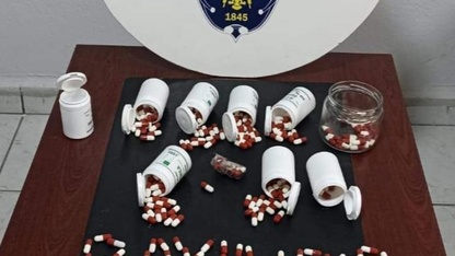 İzmir'de ruhsatsız tabanca ve uyuşturucuyla yakalanan zanlı tutuklandı