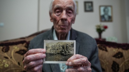 Kore Savaşı'nda bandocu olarak görev yapan İzmirli gazi, şehitler için çaldıkları marşları unutamıyor