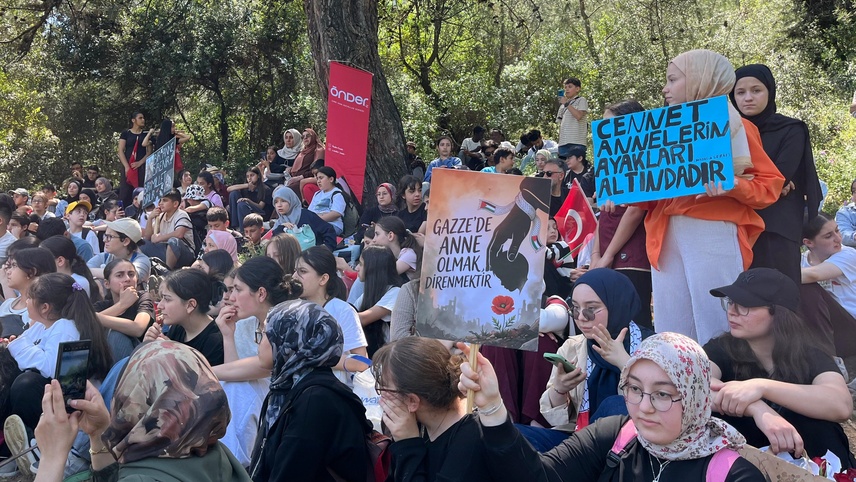 İzmir'de Gazzeli anneler için yürüyüş yapıldı
