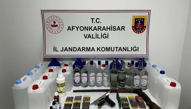 Afyonkarahisar'da kaçak ve sahte alkol operasyonunda 2 zanlı yakalandı