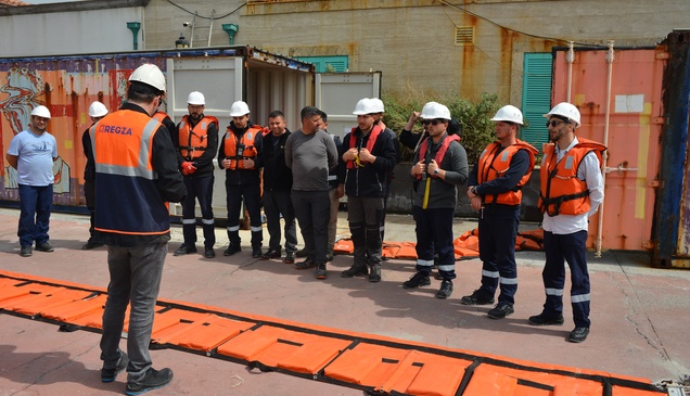 Kuşadası'nda denizde kimyasal sızıntı tatbikatı yapıldı