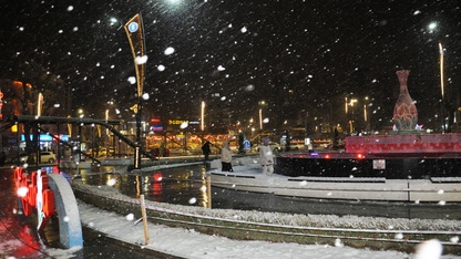 Kütahya'da şehir merkezine mevsimin ilk karı yağdı