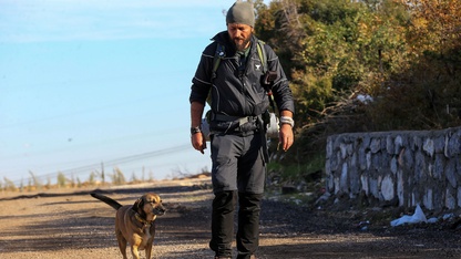 Yürüyerek yola çıkan "Seyyah Ömer" 81 ilde fidan dikti