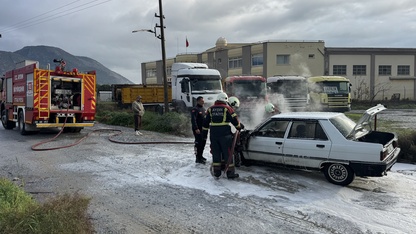 Söke'de yangın çıkan otomobil kullanılamaz hale geldi