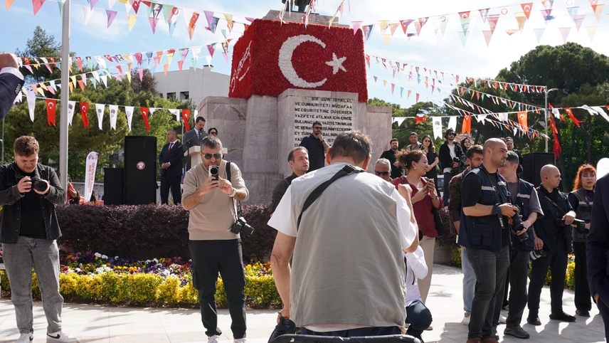 Muğla'da engelli kişinin bayrak ve İstiklal Marşı hassasiyeti duygulandırdı
