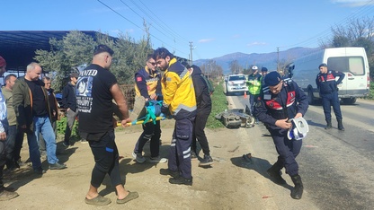 İzmir'de iki motosikletin çarpıştığı kazada bir kişi öldü, bir kişi yaralandı 