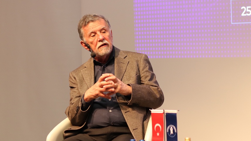 Türkiye Bilişim Vakfı Başkanı Eczacıbaşı, İzmir'de Dönüşüm Sahnesi'ne katıldı