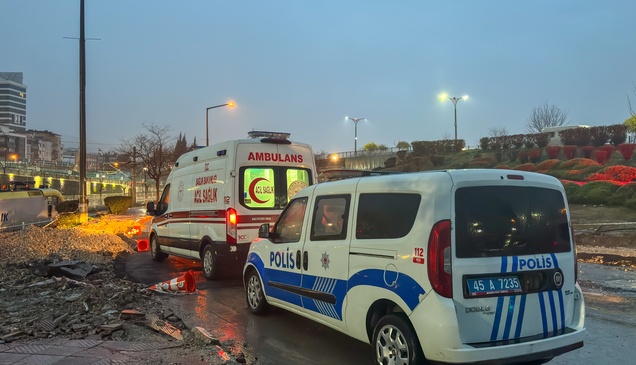 Manisa'da trenin çarptığı genç yaralandı