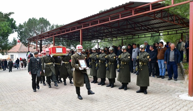 Kıbrıs gazisi Manisa'da son yolculuğuna uğurlandı