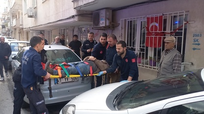 Manisa'da apartman boşluğuna düşen kişi yaralandı