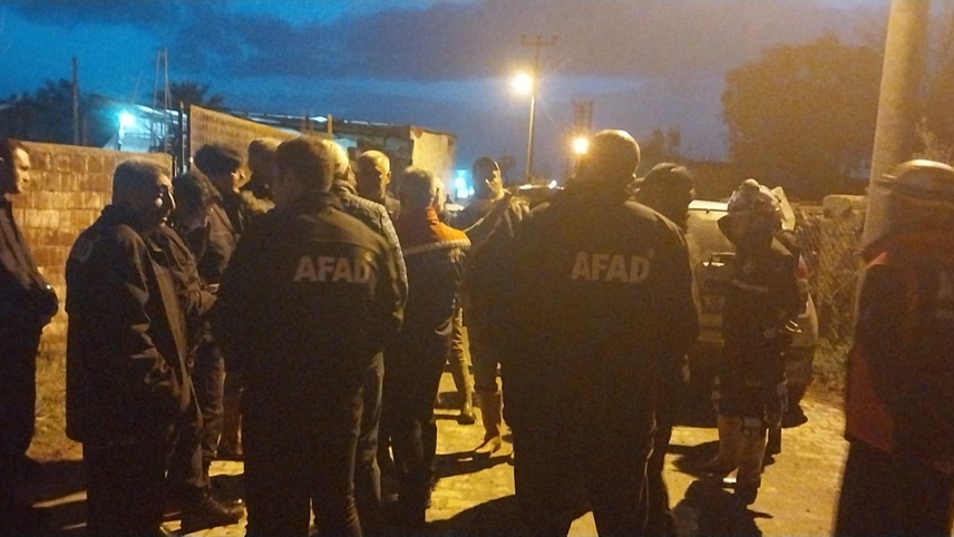 Aydın'da Büyük Menderes Nehri'ndeki taşkın riski nedeniyle 21 ev tedbiren tahliye edildi