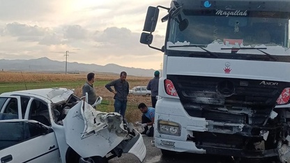 Afyonkarahisar'da tır ile otomobilin çarpışması sonucu 3 kişi öldü, 1 kişi ağır yaralandı