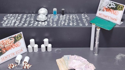 İzmir'de uyuşturucu operasyonlarında 7 kişi tutuklandı