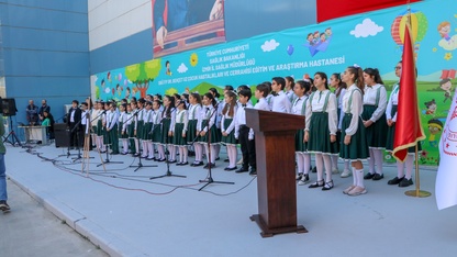 İzmir'de hastanede tedavi gören çocuklara 23 Nisan sürprizi