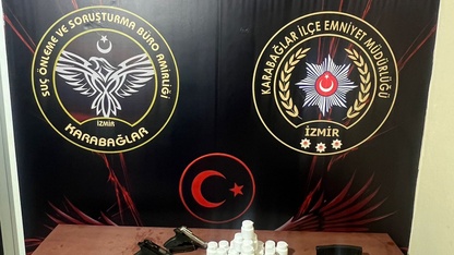 İzmir'de uyuşturucu ve silah ticareti operasyonunda 2 şüpheli yakalandı