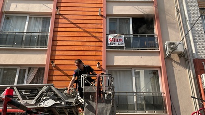 Efeler'de evde çıkan yangın hasara neden oldu